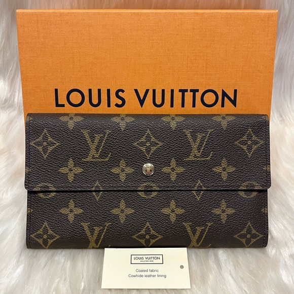 Louis Vuitton Handbags - EXCELLENT CONDITION!!! Authentic Louis Vuitton Monogram International Wallet